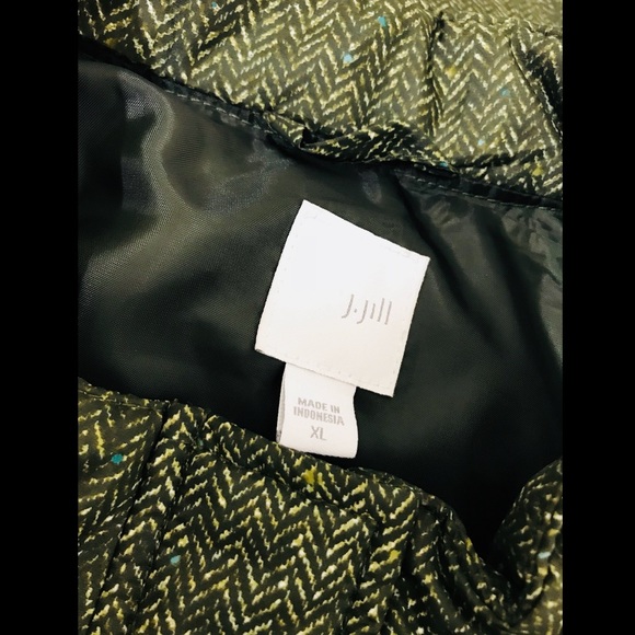 ❗️SOLD❗️J Jill Green Chevron Zip Up Puffer Vest - Picture 3 of 3